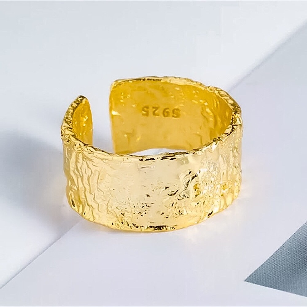 ⚜️[𝟯/$𝟯𝟴]⚜️Gold Textured Resizable Ring NEW - Picture 3 of 8